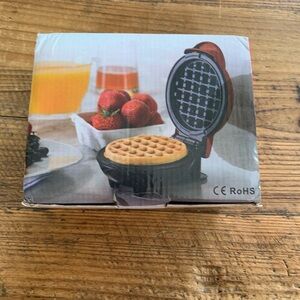 NWT mini waffle maker
